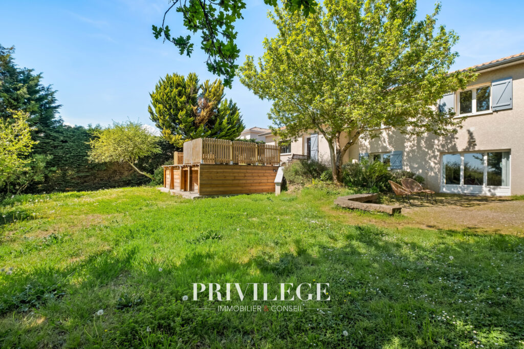 Maison familiale rénovée de 173 m2 avec 5 chambres à Saint-G – 9 pièces – 5 chambres – 173.84 m²