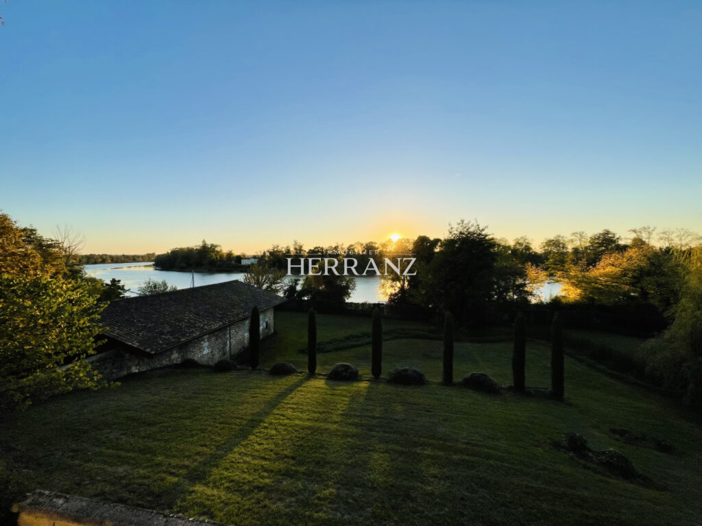Propriété de Caractère en Pierre à Libourne, proche Saint-Ém – 8 pièces – 3 chambres – 192 m²