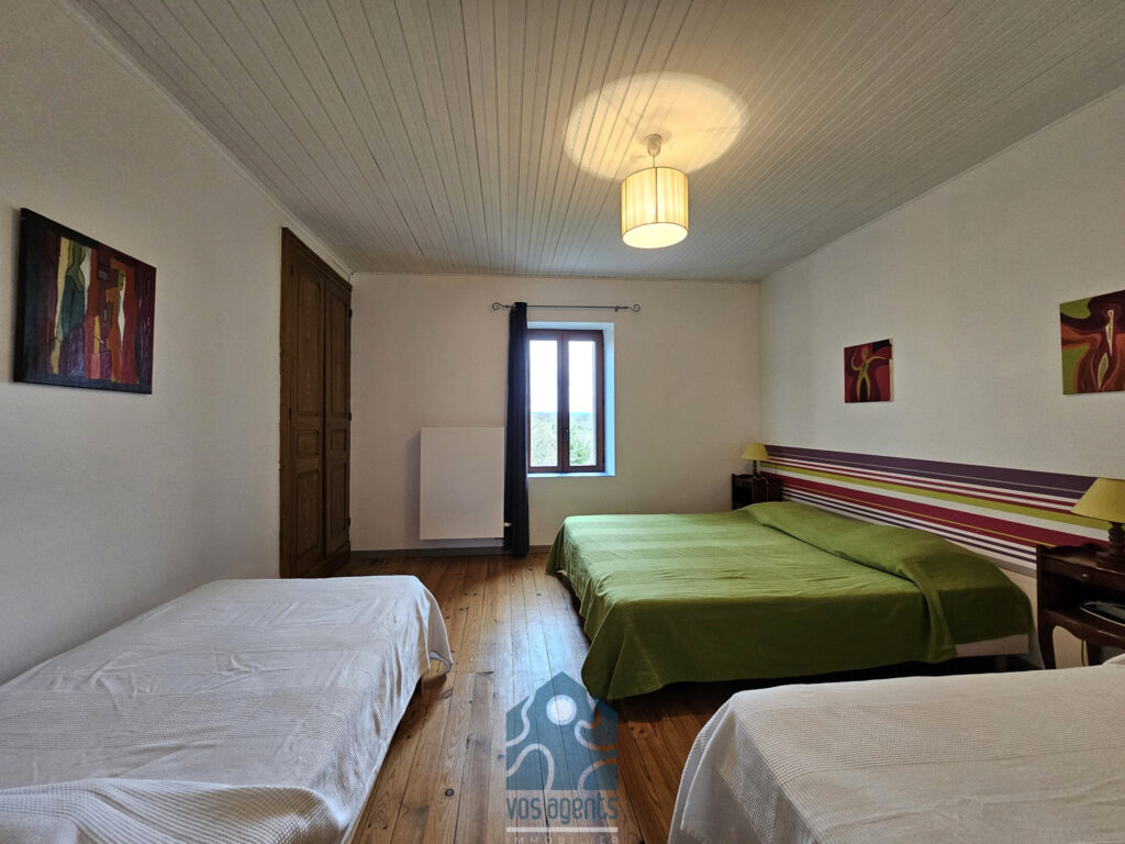 Propriété 9 pièces avec gîte et partie privative, grange, pi – 9 pièces – 6 chambres – 300 m²