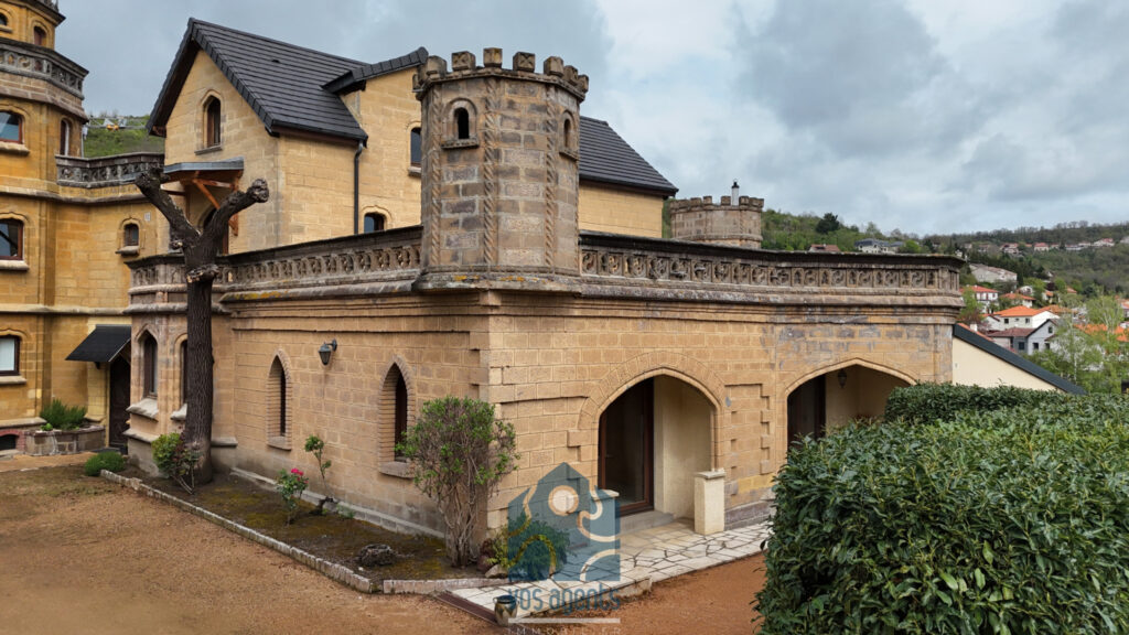 Maison de caractère 7 pièces 4 chambres avec piscine, terras – 7 pièces – 4 chambres – 218 m²