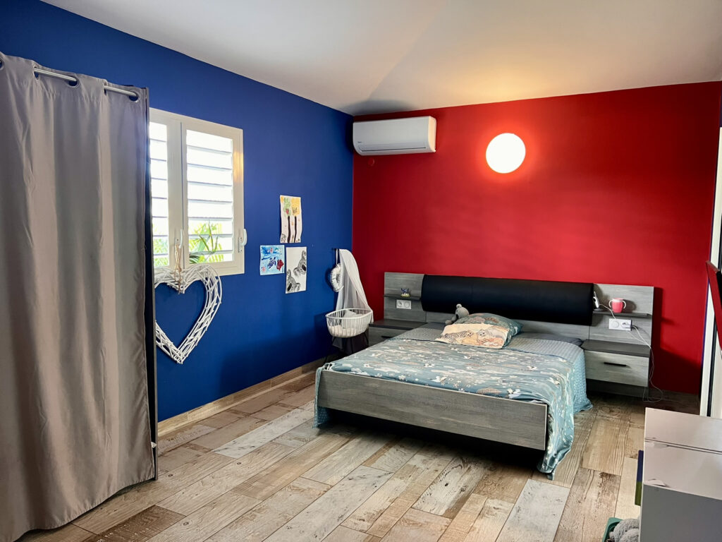 Villa avec vue mer et gîtes à Saint-François – 9 pièces – 6 chambres – 200 m²