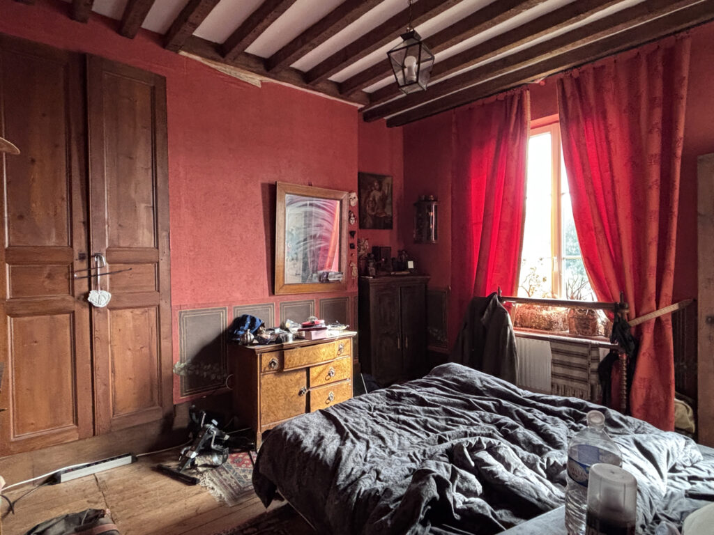 À découvrir aux portes de Vimoutiers   Propriété de caractèr – 6 pièces – 3 chambres – 103 m²