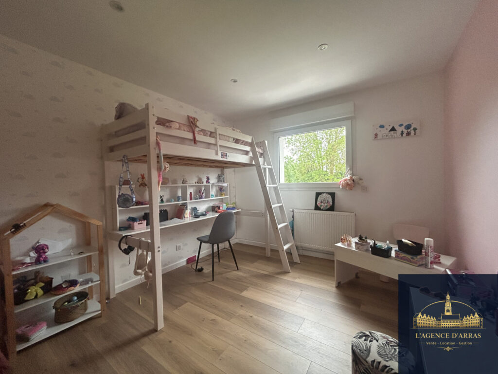 MAISON NEUVE IDEALEMENT SITUÉE CUA – 7 pièces – 5 chambres – 181 m²