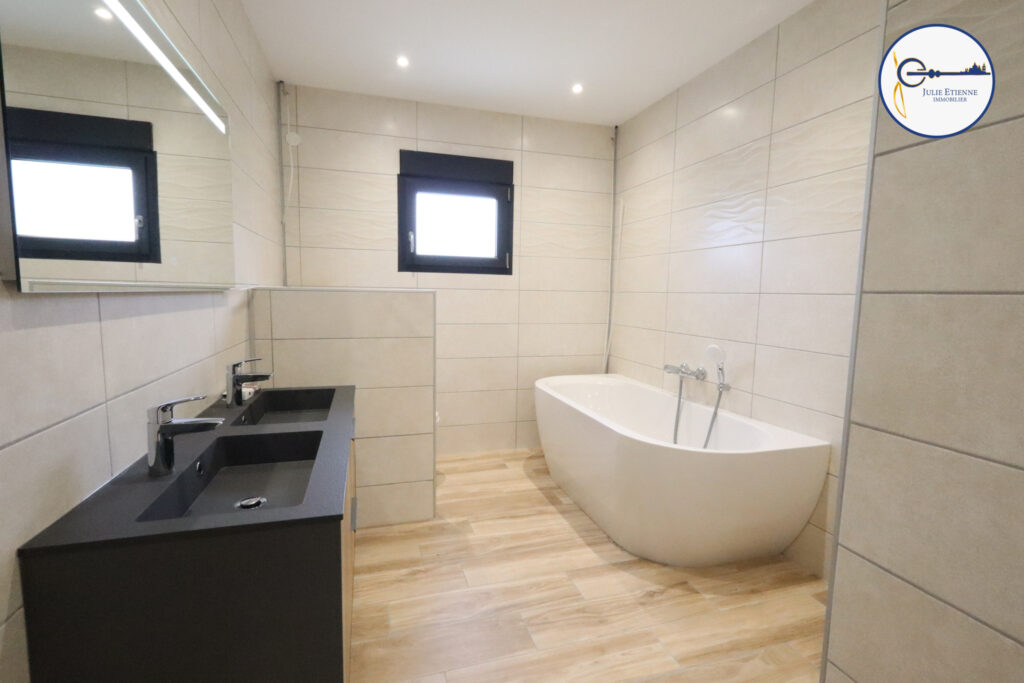 Maison de plain-pied UXEGNEY  5 pièces 118m2 – 5 pièces – 3 chambres – 118 m²