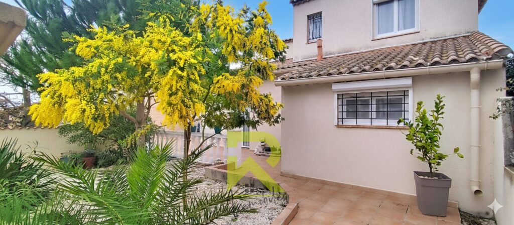 Villa avec grand garage et piscine – 5 pièces – 4 chambres – 106.26 m²