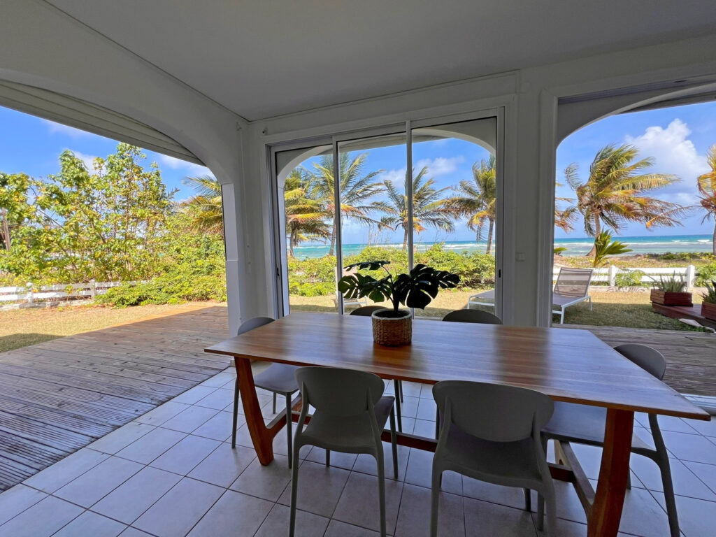 MAISON DE PLAGE FACE A LA MER A ST FRANCOIS – 4 pièces – 3 chambres – 109 m²