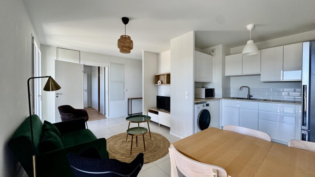 APPARTEMENT T2 MEUBLÉ AVEC GRAND BALCON ! – 2 pièces – 1 chambre – 42.13 m²