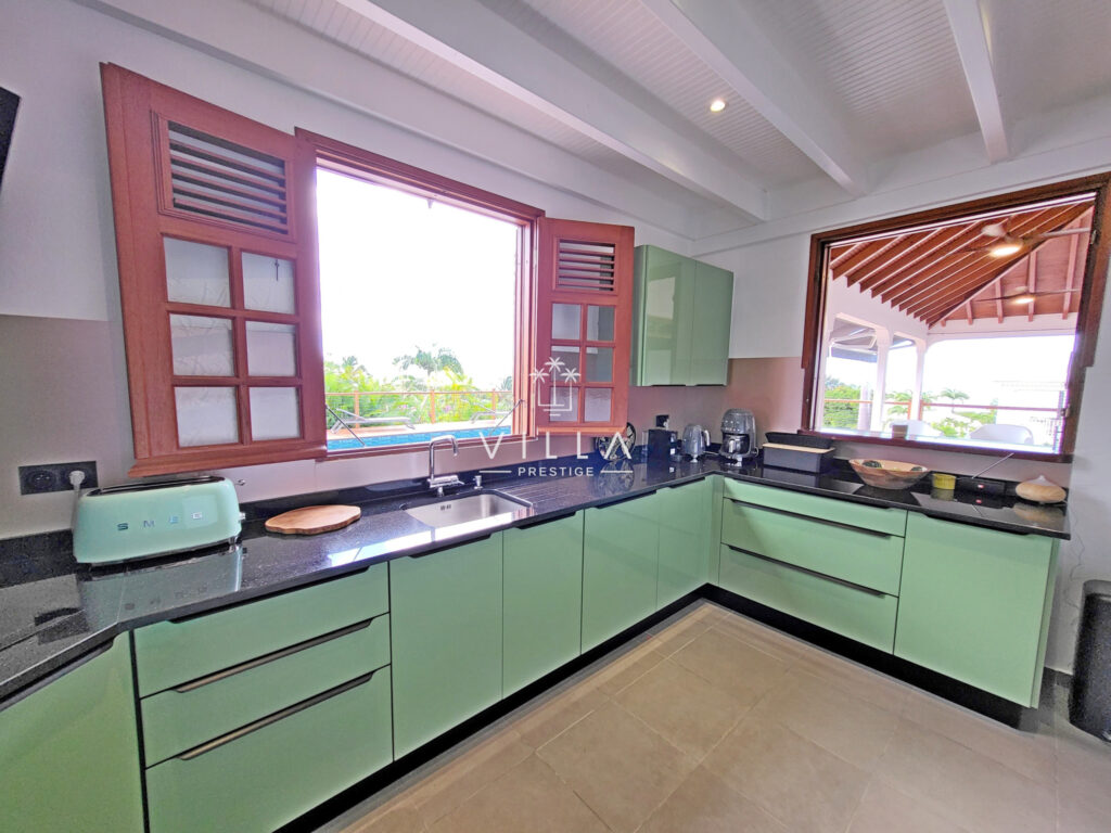 SUPERBE VILLA VUE MER 4 CHAMBRES+BUREAU – PISCINE – DESHAIES – 6 pièces – 4 chambres – 195 m²