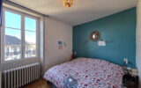 Maison de village avec cour, terrasse, caves, granges et par – 7 pièces – 5 chambres – 180 m²