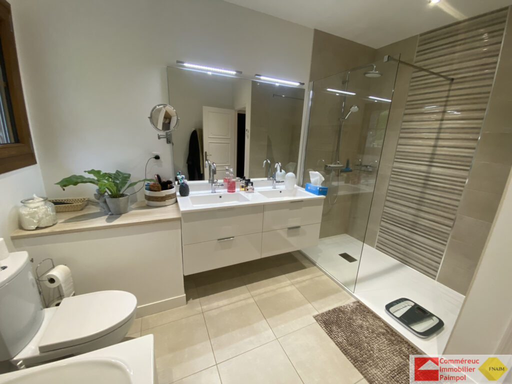 Vue sur mer, belle néo-bretonne rénovée, 200m2, 8 pièces, te – 8 pièces – 5 chambres – 223.85 m²