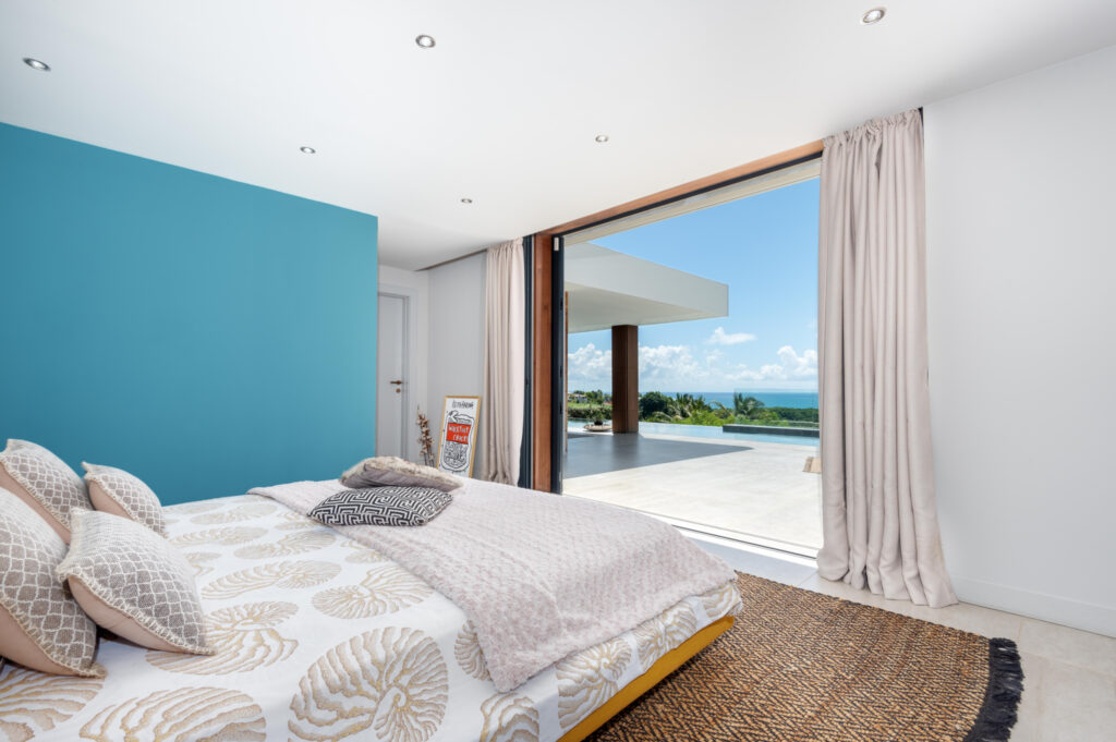 VILLA DE LUXE -270m2 – VUE MER EN GUADELOUPE – 5 pièces – 3 chambres – 270 m²