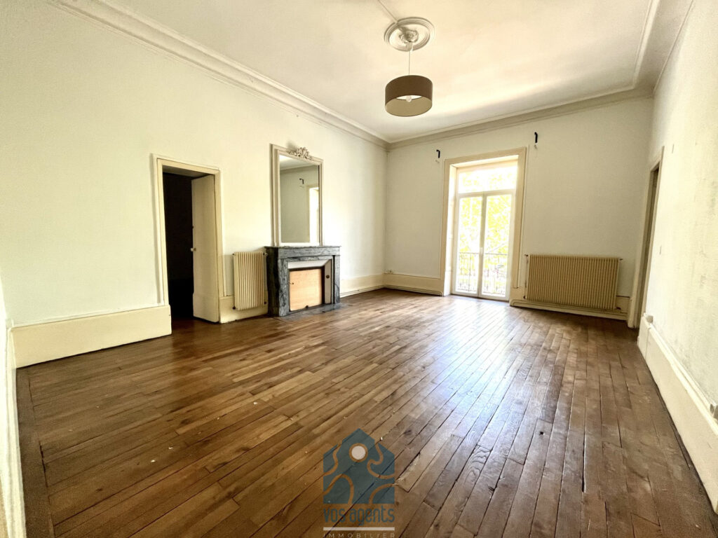 Hôtel particulier sur 3 niveaux avec terrasse  – 8 pièces – 5 chambres – 226.41 m²