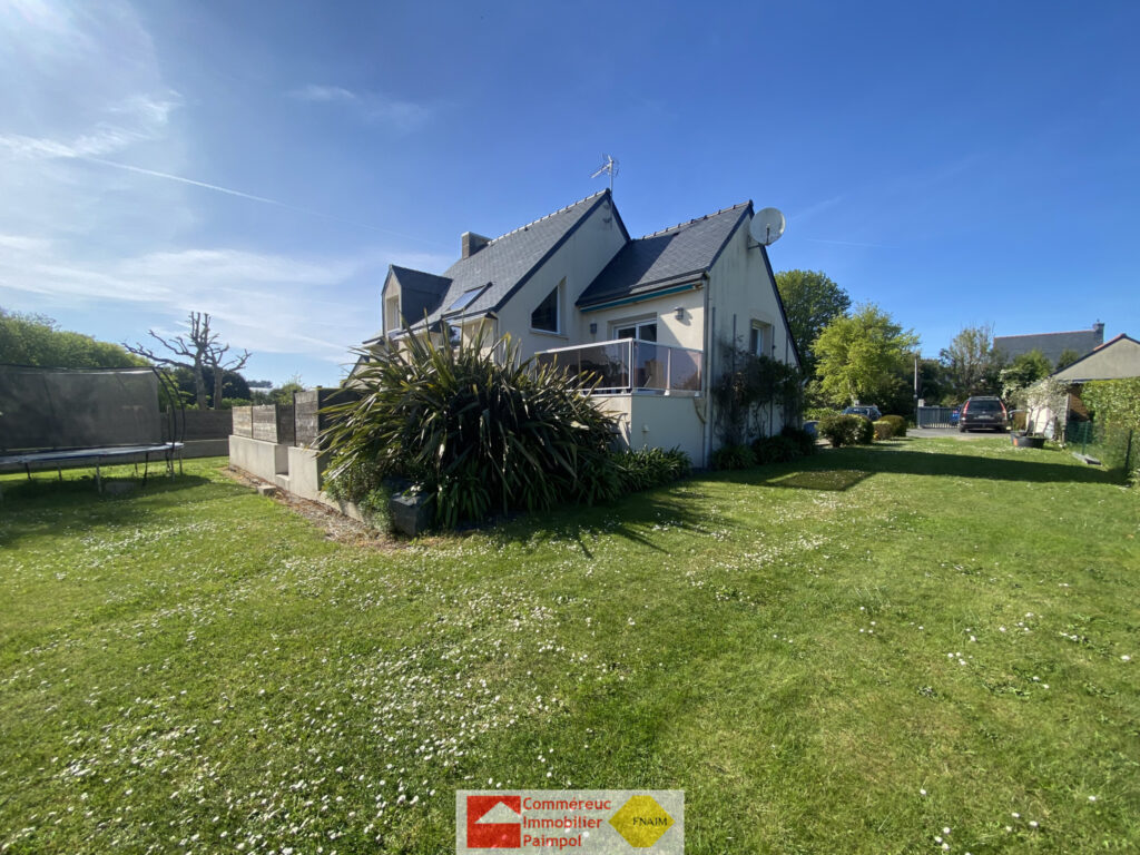 PLOUBAZLANEC, Commerces à pied, Maison contemporraine de 200 – 6 pièces – 4 chambres – 105 m²