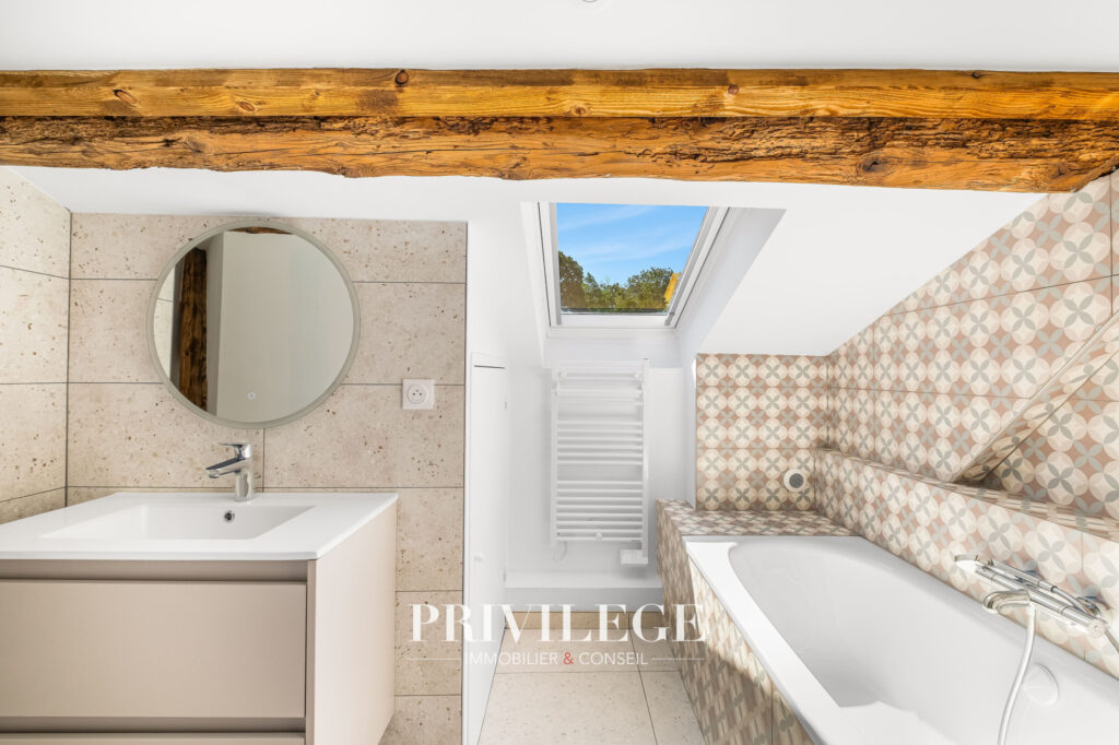 Lyon 9 – St Rambert  proche de l&rsquo;Ile Barbe- Duplex comme u – 5 pièces – 4 chambres – 163.74 m²