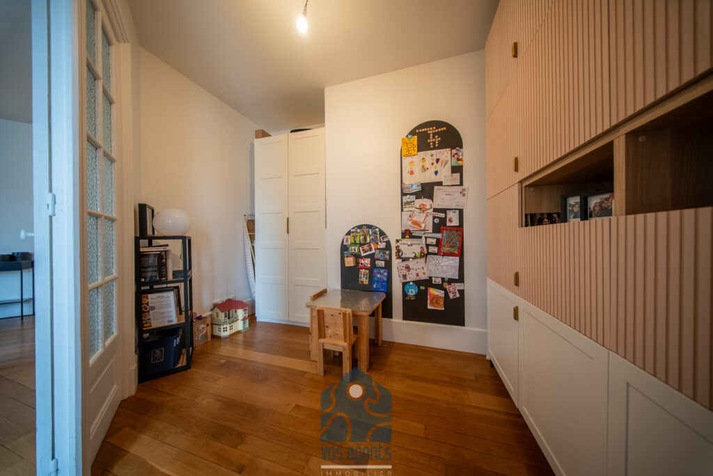 Appartement 5 pièces 3 chambres avec terrasse, balcon, cave  – 5 pièces – 3 chambres – 107 m²