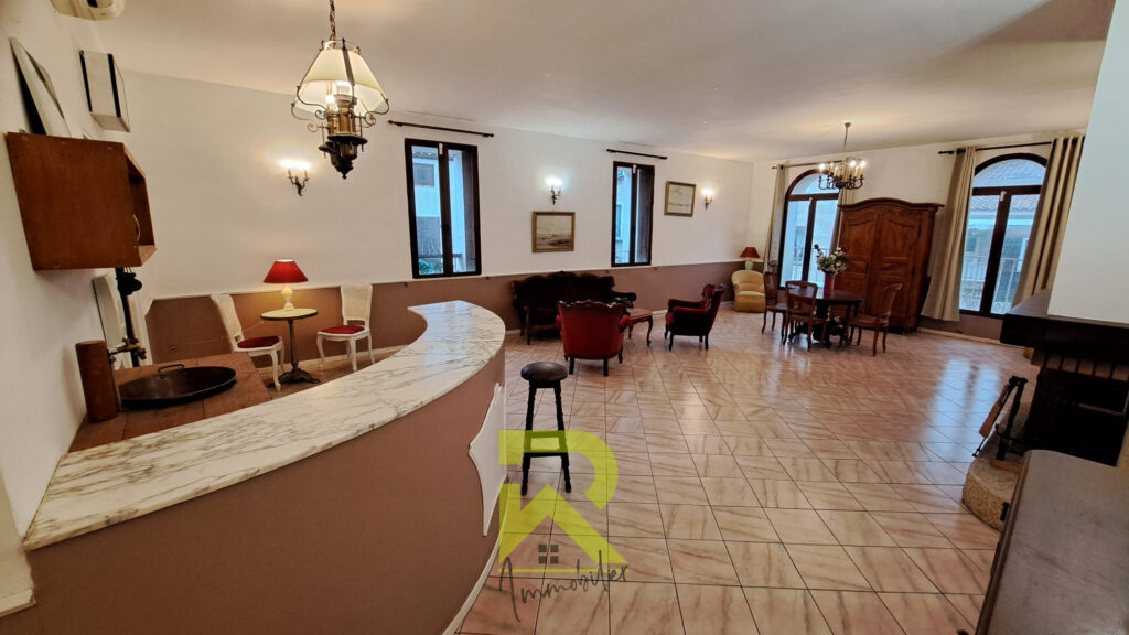 Maison d exception a GRUISSAN VILLAGE Prix au m2 imbattable  – 8 pièces – 3 chambres – 194 m²