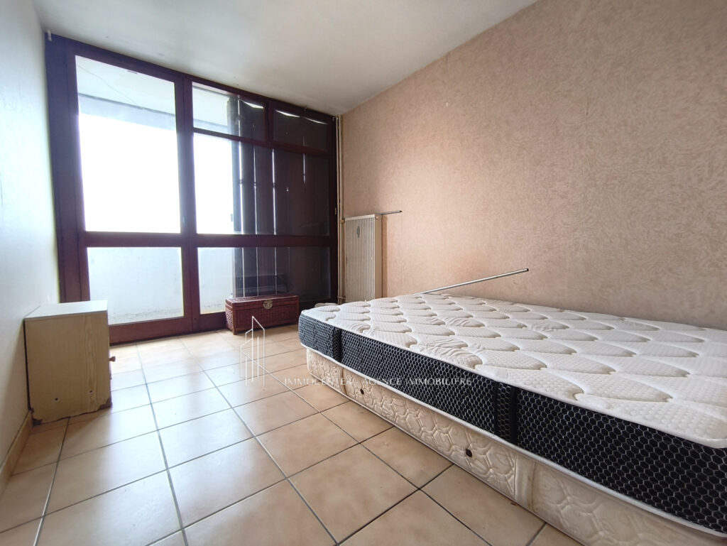 Grand T5 de 92 m2- 4 chambres – balcon- cave – Montélimar Pr – 5 pièces – 4 chambres – 92 m²