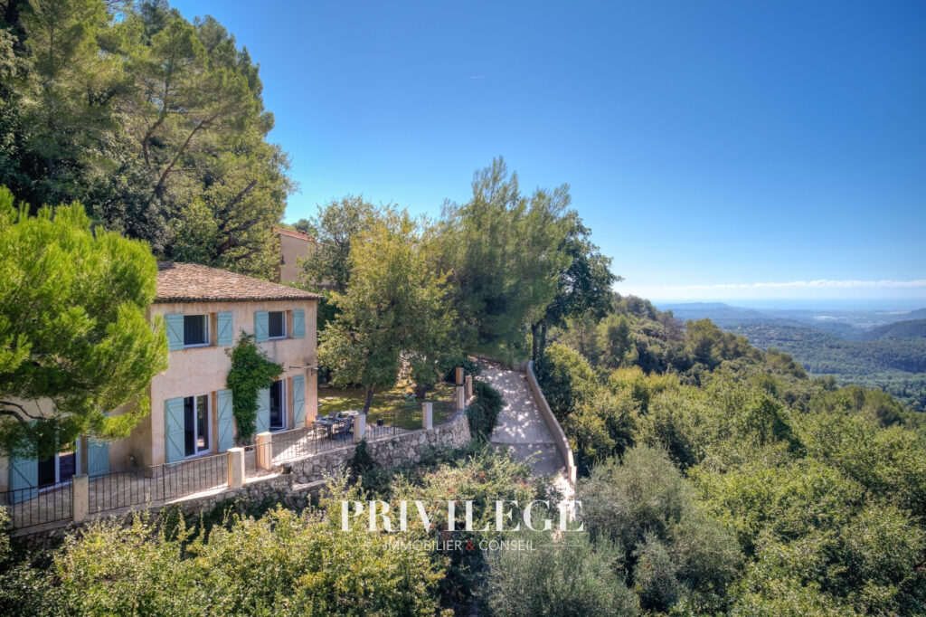 Vue Mer et Village de Cabris   Maison 5 Pièces 160 m2 – 5 pièces – 4 chambres – 144.39 m²