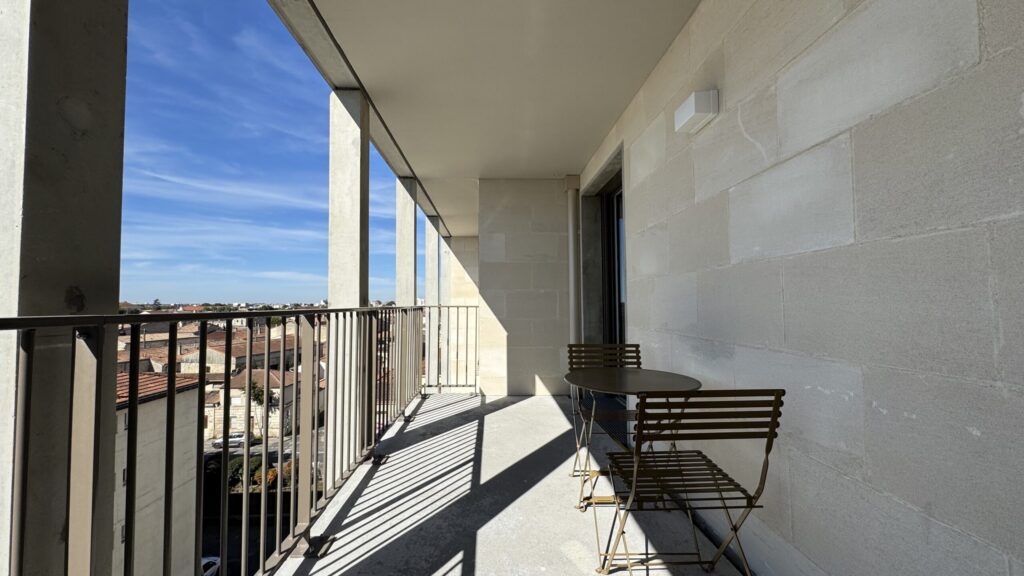 APPARTEMENT T2 MEUBLÉ AVEC GRAND BALCON ! – 2 pièces – 1 chambre – 42.13 m²
