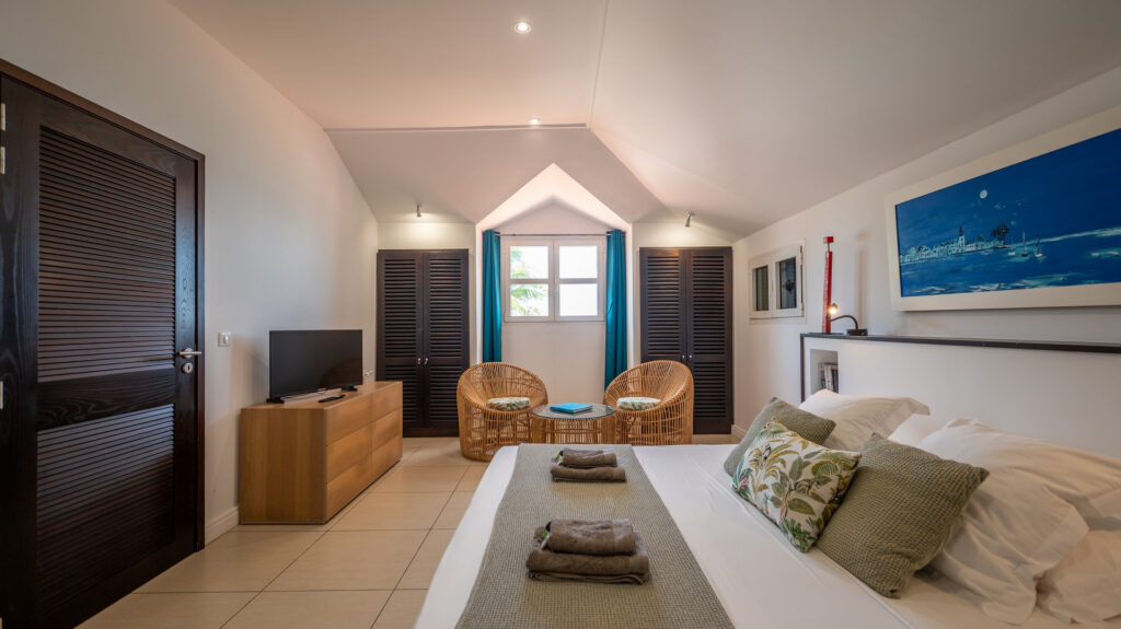 VILLA D&rsquo;EXCEPTION AVEC PLAGE SUR LE LAGON DE ST FRANCOIS – 7 pièces – 6 chambres – 260 m²