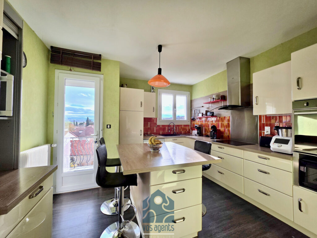 Maison avec terrasse, balcon et garage – 5 pièces – 3 chambres – 124.15 m²