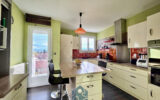Maison avec terrasse, balcon et garage – 5 pièces – 3 chambres – 124.15 m²