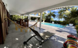Villa avec vue mer et gîtes à Saint-François – 9 pièces – 6 chambres – 200 m²