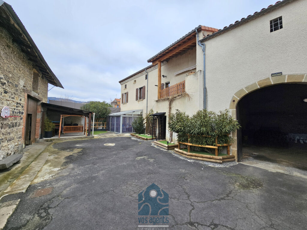 Maison 5 pièces 3 chambres avec véranda, terrasse et deux gr – 5 pièces – 3 chambres – 200 m²