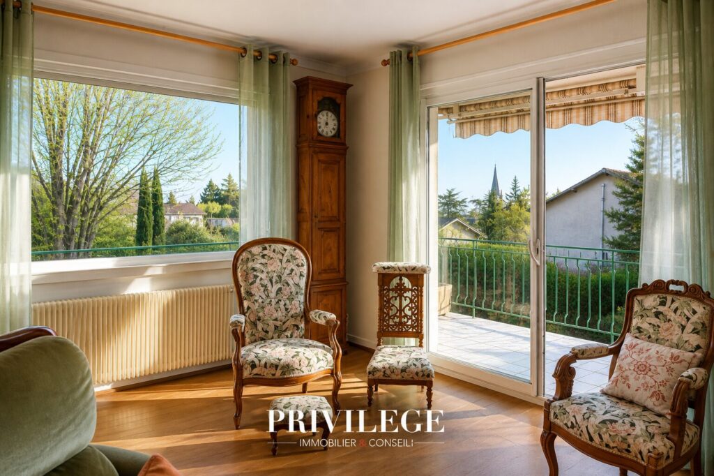 Maison de 225 m2 sur un terrain de 1715 m2 fort potentiel d&rsquo; – 7 pièces – 5 chambres – 229 m²