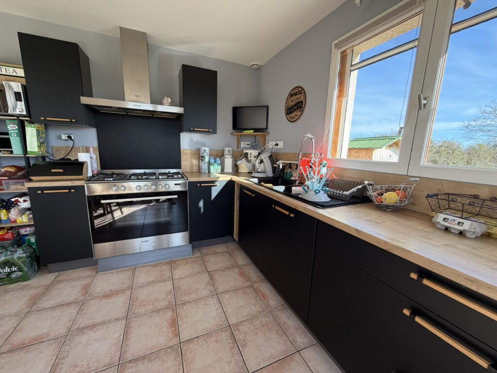A LA CAMPAGNE – SAINT ANDRE SUR VIEUX JONC – 7 pièces – 3 chambres – 140 m²