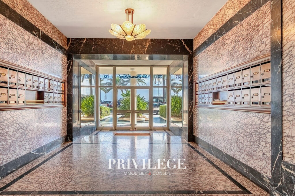 Vue mer imprenable   Appartement d&rsquo;exception sur la Promenad – 2 pièces – 1 chambre – 70 m²