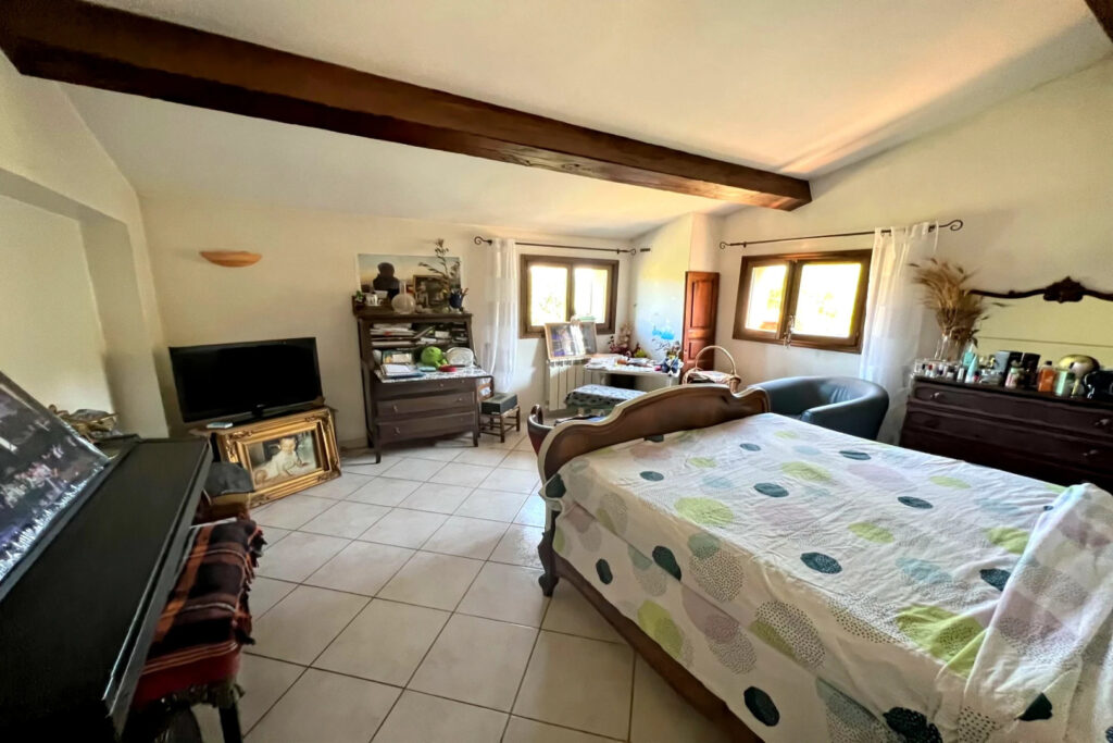 Grand terrain – Idéal amoureux de la nature – – 3 pièces – 2 chambres – 90 m²