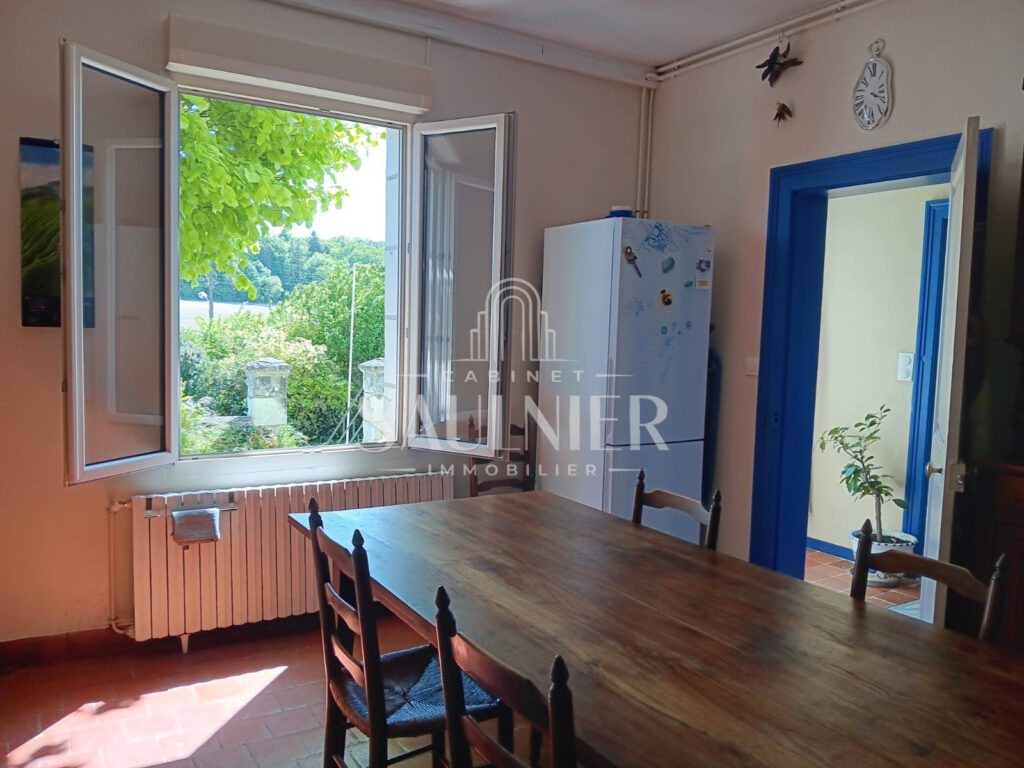 A Loches-Authentique maison vigneronne rénovée- 110 m2 avec  – 5 pièces – 3 chambres – 110 m²