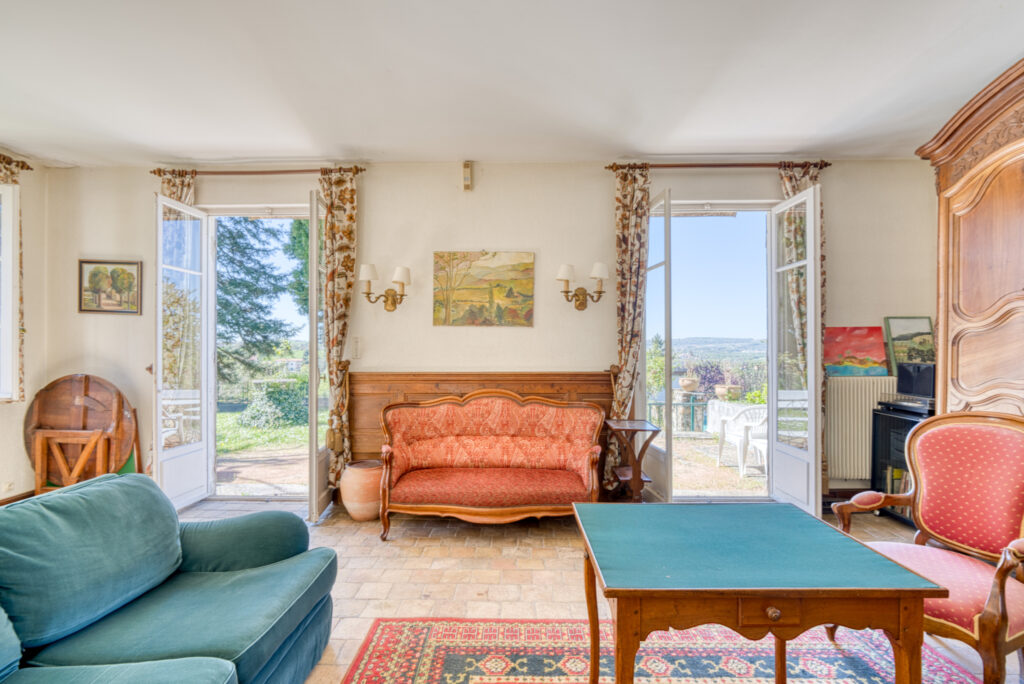 Chasselay propriété avec terrain calme, piscine et vue extra – 9 pièces – 7 chambres – 174.47 m²