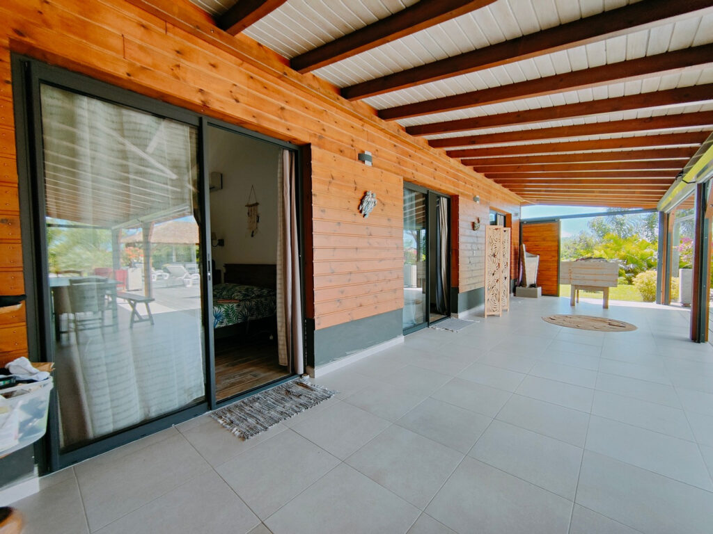 VILLA RECENTE AVEC PISCINE GARAGE SUR TERRAIN 2000 M2 EN CEN – 4 pièces – 3 chambres – 128 m²