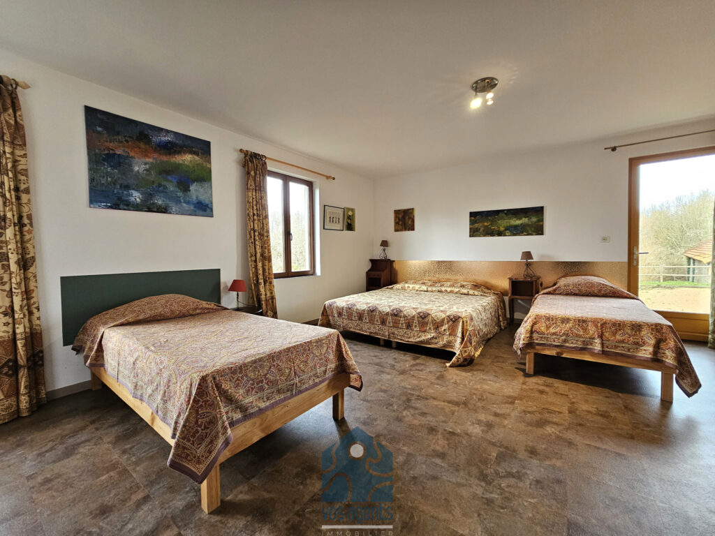 Propriété 9 pièces avec gîte et partie privative, grange, pi – 9 pièces – 6 chambres – 300 m²