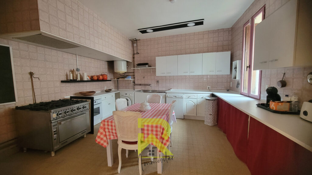 Maison d exception a GRUISSAN VILLAGE Prix au m2 imbattable  – 8 pièces – 3 chambres – 194 m²