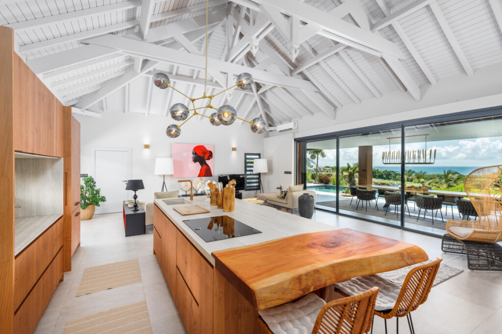 VILLA DE LUXE -270m2 – VUE MER EN GUADELOUPE – 5 pièces – 3 chambres – 270 m²
