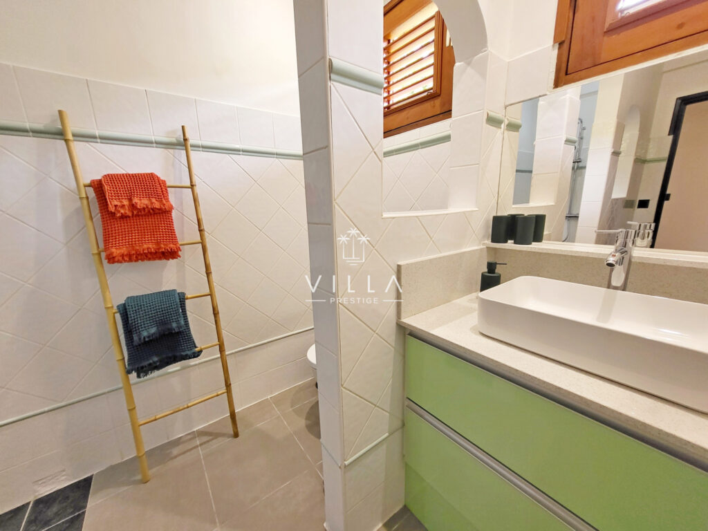SUPERBE VILLA VUE MER 4 CHAMBRES+BUREAU – PISCINE – DESHAIES – 6 pièces – 4 chambres – 195 m²