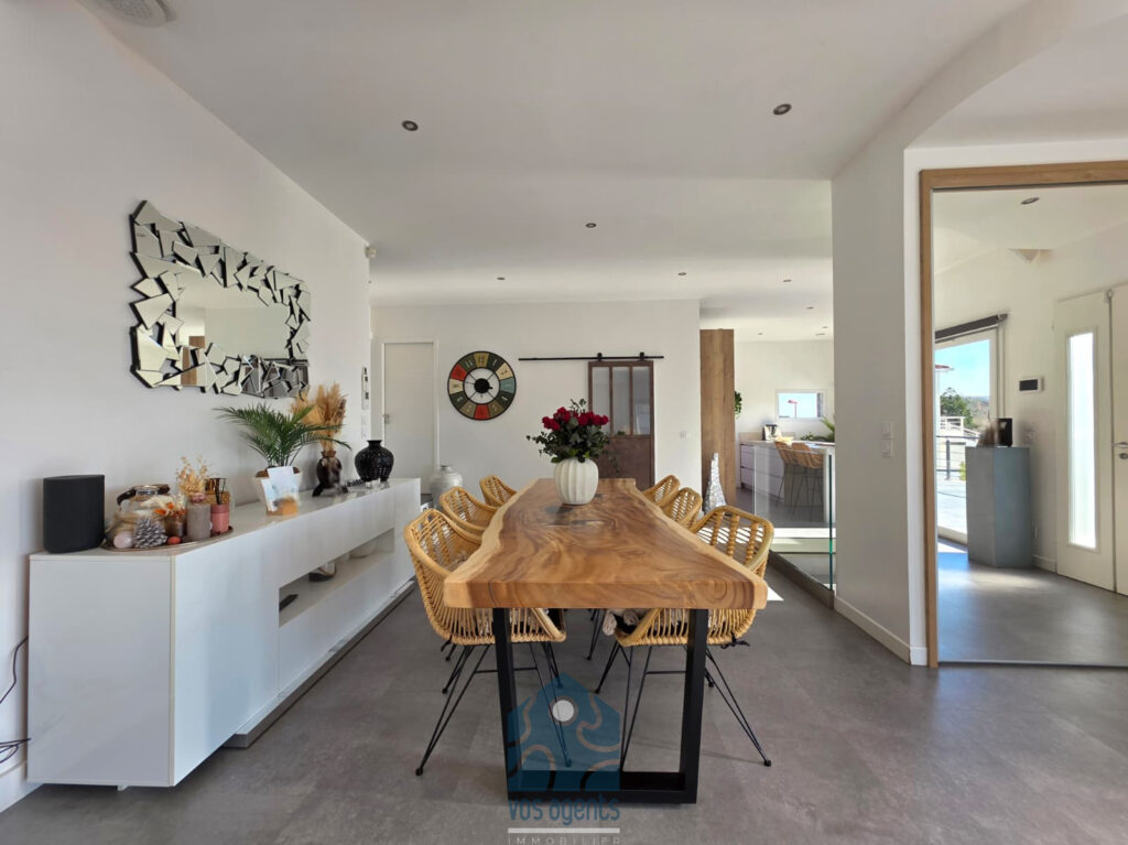 Villa 5 pièces avec terrasse, vue panoramique, jardin, pisci – 5 pièces – 3 chambres – 222 m²