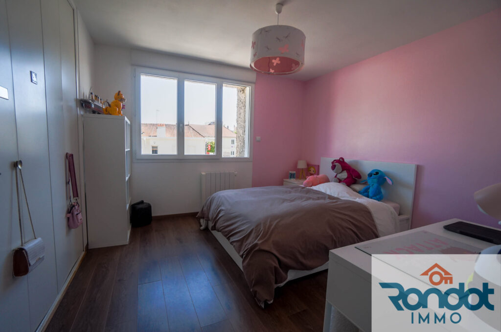 MAISON 5 PIECES/3 CHAMBRES/130 M2 ENVIRON – 5 pièces – 3 chambres – 130 m²