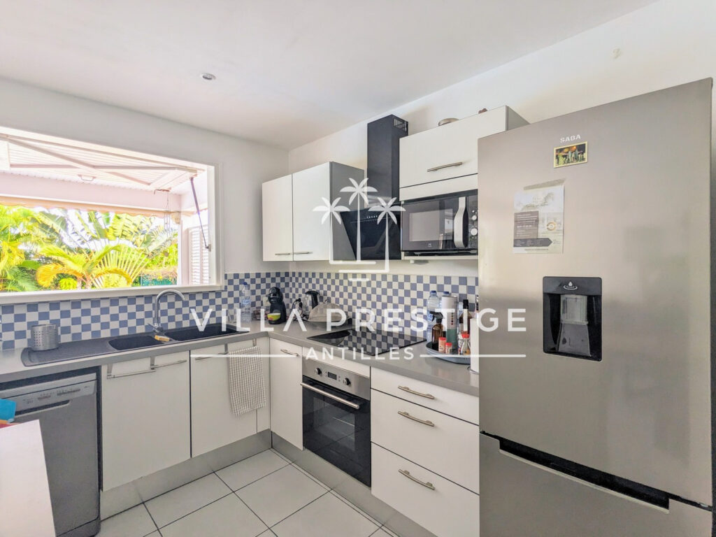 VILLA DE CHARME AVEC PISCINE ET GARAGE – CENTRE-VILLE SAINT- – 4 pièces – 3 chambres – 83.84 m²