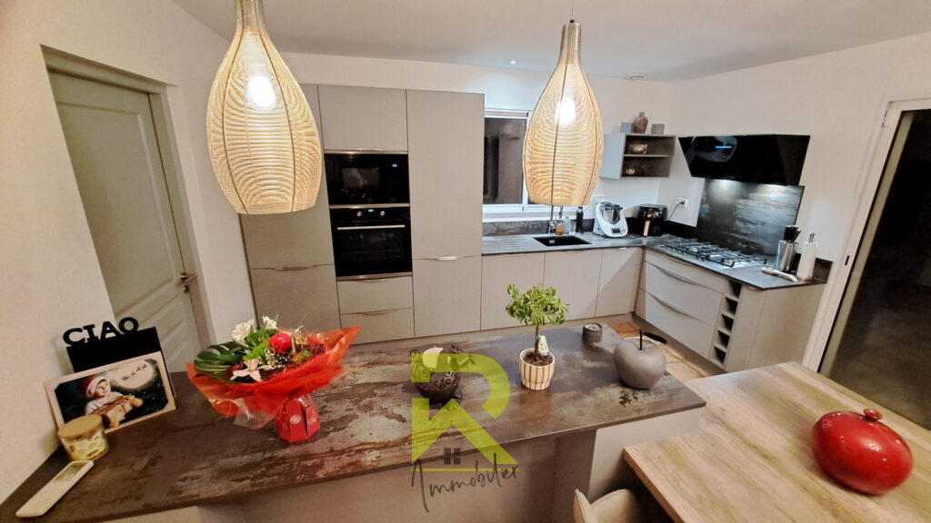 VILLA 170 M2 JARDIN, PISCINE ET VUE MONTAGNE – VIGNE – 5 pièces – 4 chambres – 170 m²