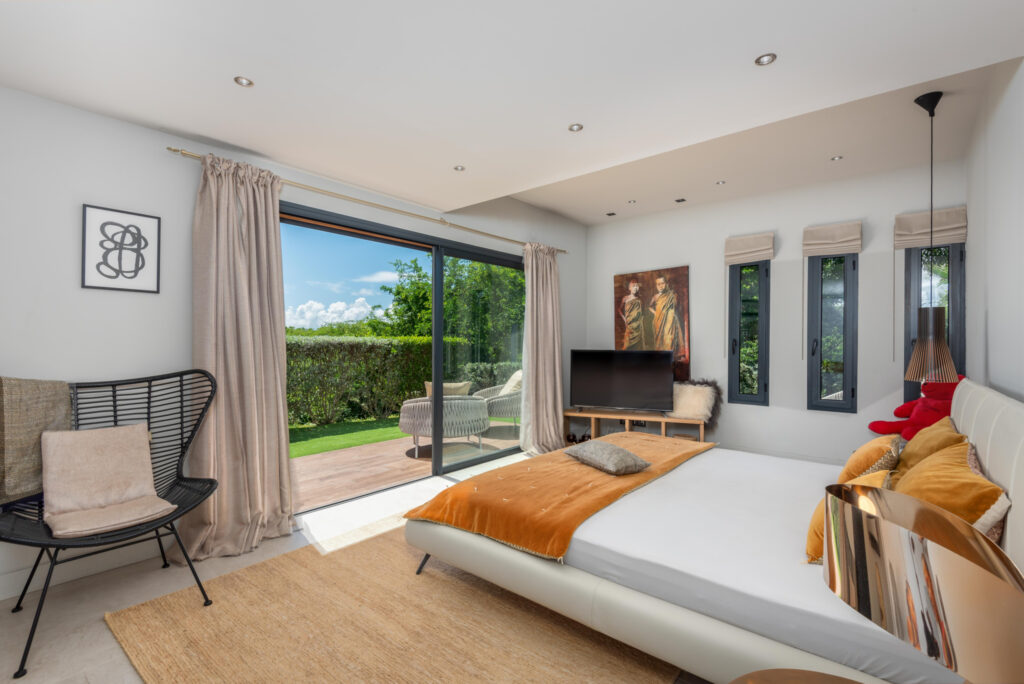 VILLA DE LUXE -270m2 – VUE MER EN GUADELOUPE – 5 pièces – 3 chambres – 270 m²