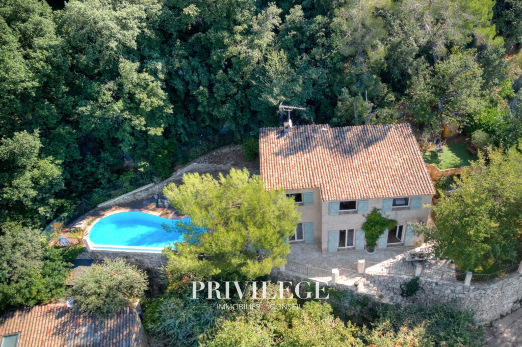 Vue Mer et Village de Cabris   Maison 5 Pièces 160 m2 – 5 pièces – 4 chambres – 144.39 m²