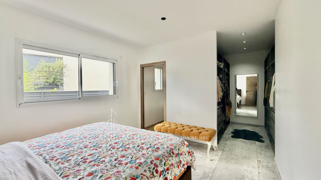 Villa récente   Excellent état   Prestations haut de gamme   – 7 pièces – 5 chambres – 165 m²