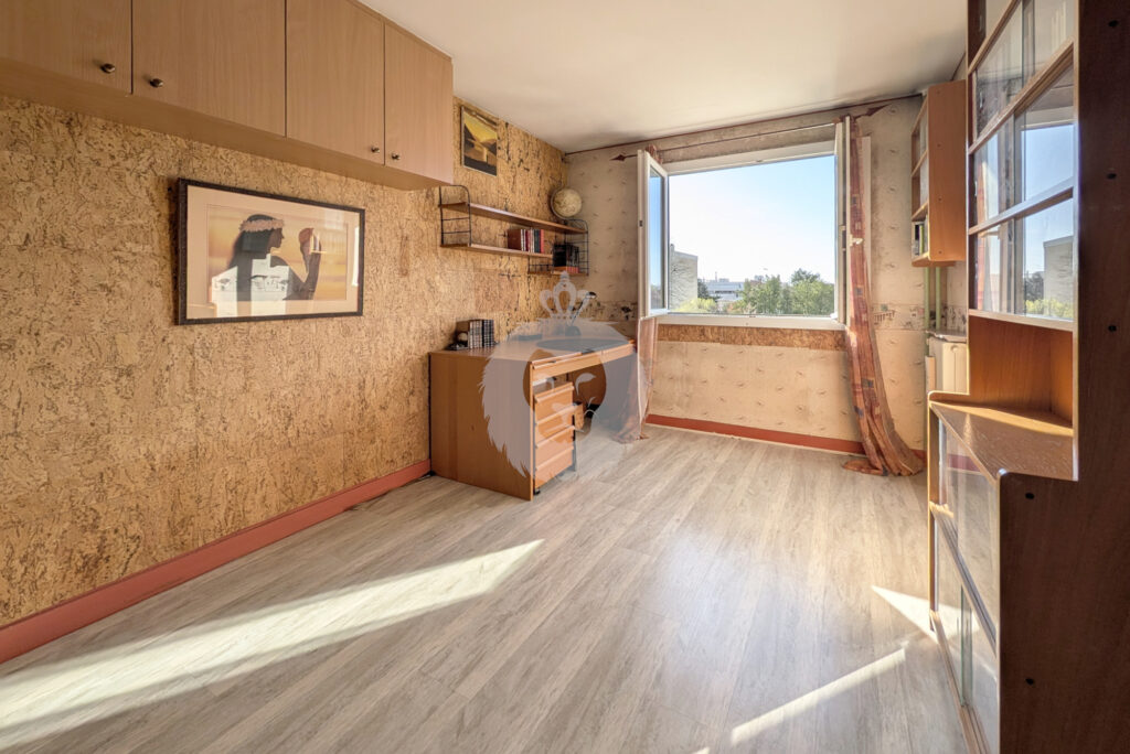 GRAND T3 TRAVERSANT QUARTIER LES MURIERS – 3 pièces – 2 chambres – 75 m²