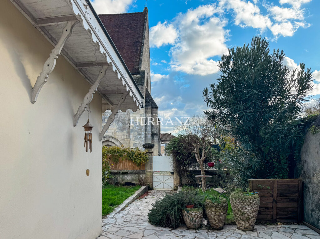 Grande maison de ville en pierre avec jardin et vue exceptio – 6 pièces – 3 chambres – 173 m²