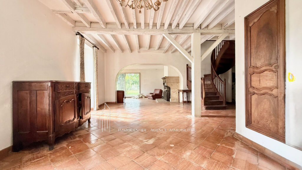 Annonce immobilière   Exceptionnelle propriété à Cheyssieu.  – 9 pièces – 6 chambres – 300 m²
