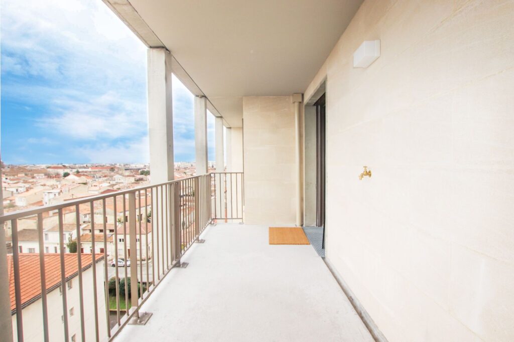 APPARTEMENT T2 MEUBLÉ AVEC GRAND BALCON ! – 2 pièces – 1 chambre – 42.13 m²